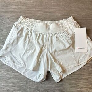 Lululemon Hotty Hot Low-Rise Lined Short 4" Bone size 4 NWT